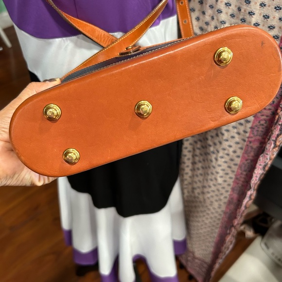 Dooney & Bourke Black and Tan Crossbody Bag with Signature Brass Lock - Picture 3 of 14